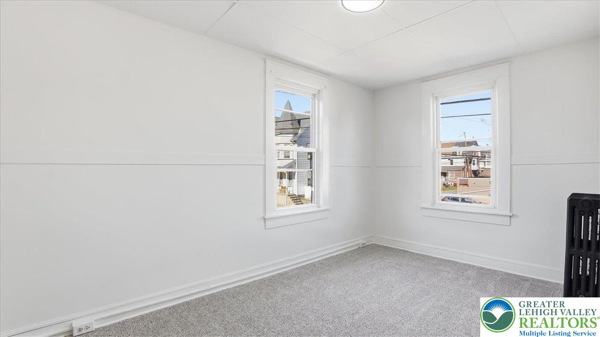 322 East Garrison Street Bethlehem, PA 18018 - Photo 15 of 24 an empty room with windows
