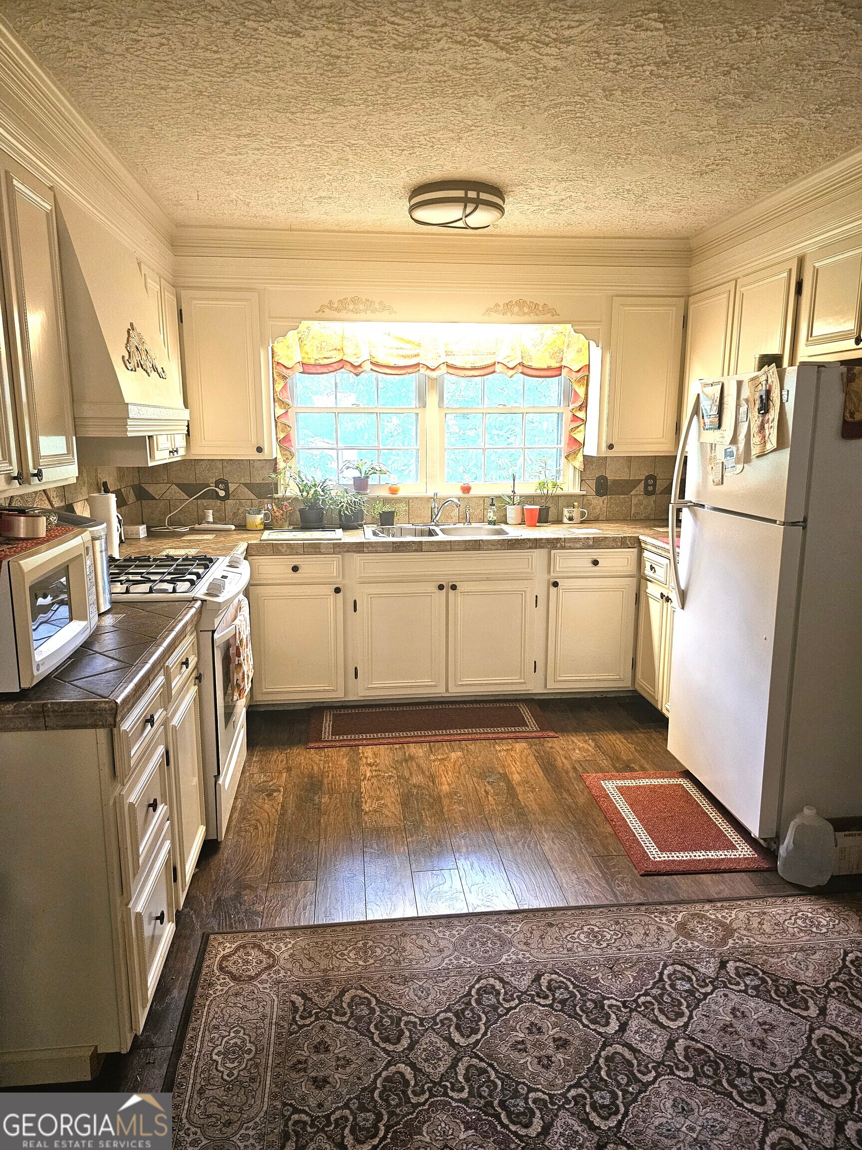 613 Old Macon Road Dublin, GA 31021 - Photo 7 of 17 a kitchen with stainless steel appliances granite countertop a stove a sink and a refrigerator