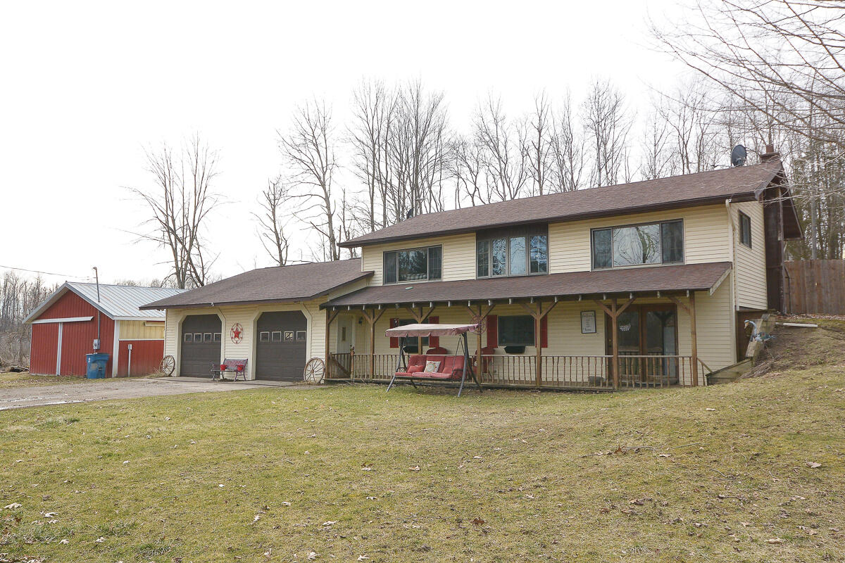 9680 South Enzian Road Delton, MI 49046 - Photo 1 of 40 9680sEnzian_01