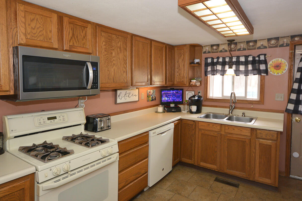 9680 South Enzian Road Delton, MI 49046 - Photo 7 of 40 9680sEnzian_07