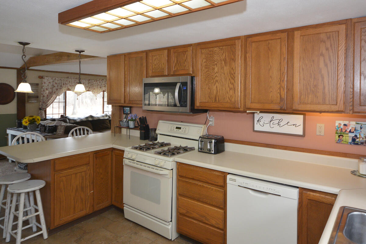 9680 South Enzian Road Delton, MI 49046 - Photo 8 of 40 9680sEnzian_08