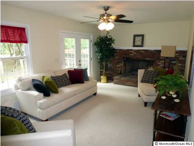 346 Diamond Road Jackson, NJ 08527 - Photo 6 of 23 a living room with furniture flower pot and a fireplace