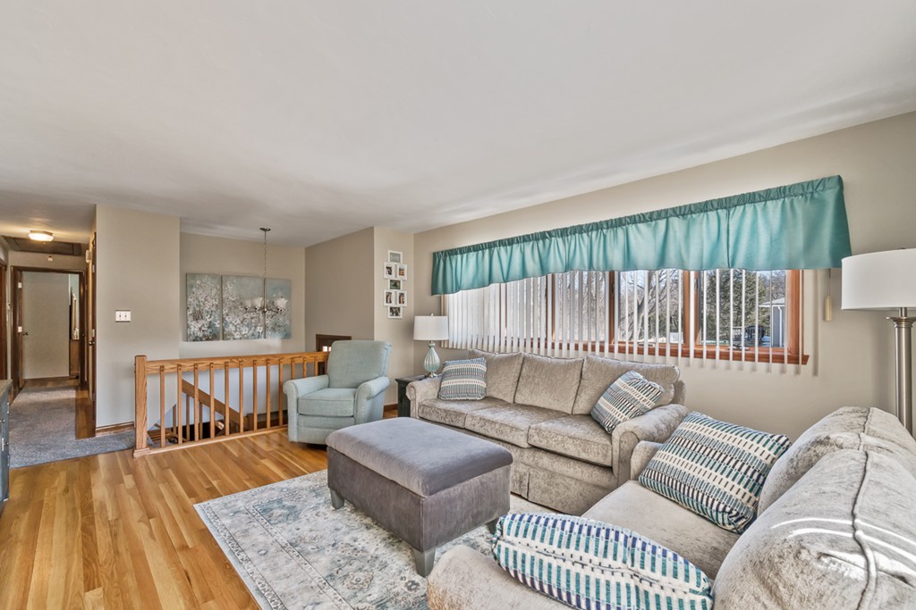28 Whitney Road Peabody, MA 01960 - Photo 4 of 30 Gallery Image 4