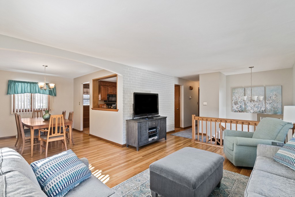 28 Whitney Road Peabody, MA 01960 - Photo 5 of 30 Gallery Image 5