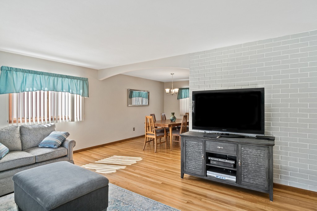 28 Whitney Road Peabody, MA 01960 - Photo 6 of 30 Gallery Image 6