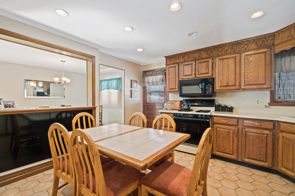 28 Whitney Road Peabody, MA 01960 - Photo 9 of 30 Gallery Image 9