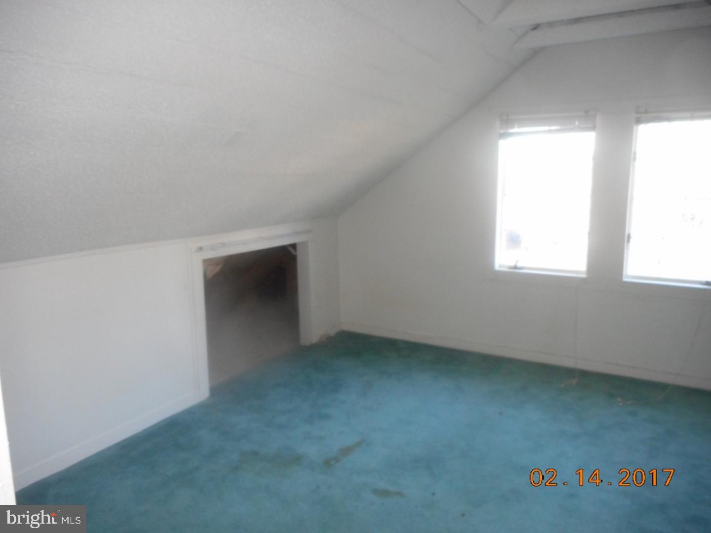 10 West Spring Garden Street Palmyra, NJ 08065 - Photo 7 of 10 Living Room