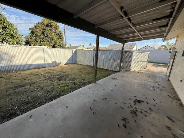 a view of a backyard space