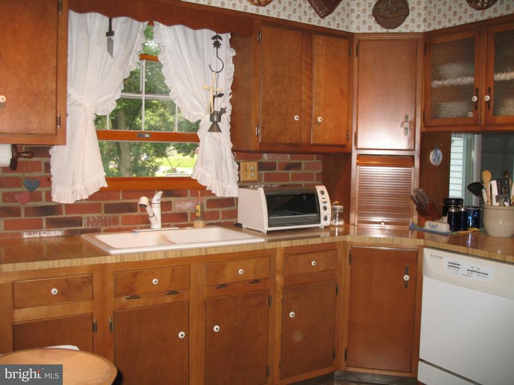 1762 Quarry Road Lebanon, PA 17046 - Photo 3 of 12 Gallery Image 3