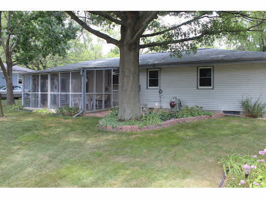 4807 Mohawk Road Rockford, IL 61107 - Photo 10 of 11 a front view of house with yard
