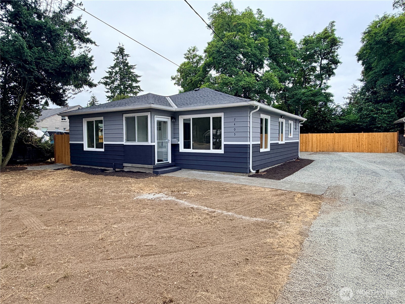 2405 Northeast 10th Street Renton, WA 98056 - Photo 5 of 32 Gallery Image 5