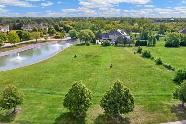 $465,000 | 8 Falcon Lakes Drive, South Barrington, IL 60010