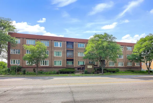 $175,000 | 10048 South Pulaski Road, Unit 2B, Oak Lawn, IL 60453