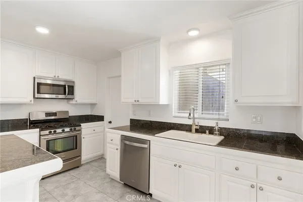 $4,400 | 384 16th Place, Unit B, Costa Mesa, CA 92627