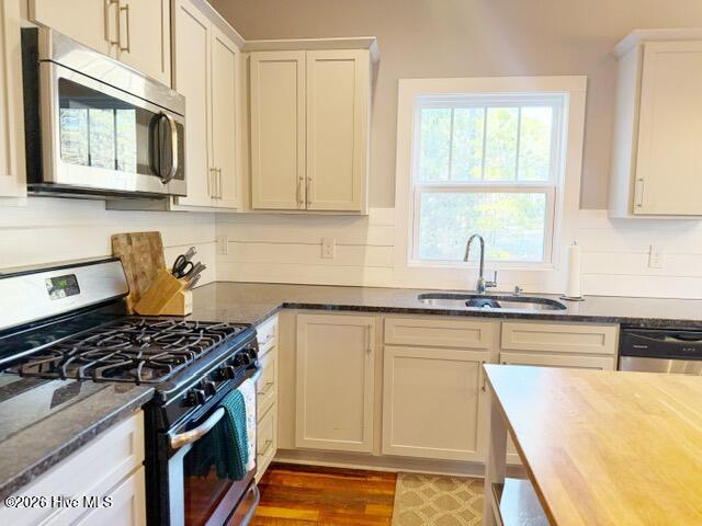 994 Mill Creek Road, Unit B Minnesott Beach, NC 28510 - Photo 12 of 35 kitchen