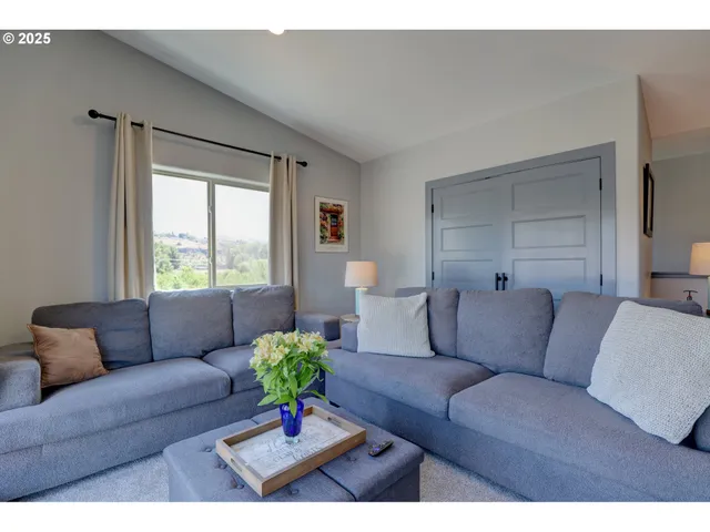 $549,000 | 110 Southshore Avenue, The Dalles, OR 97058