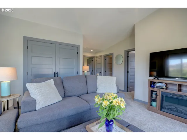 $549,000 | 110 Southshore Avenue, The Dalles, OR 97058