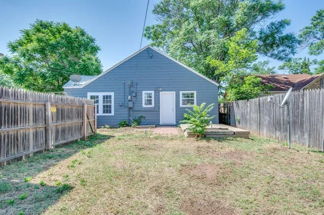 $1,600 | 1910 26th Street, Unit FRONT, Lubbock, TX 79411