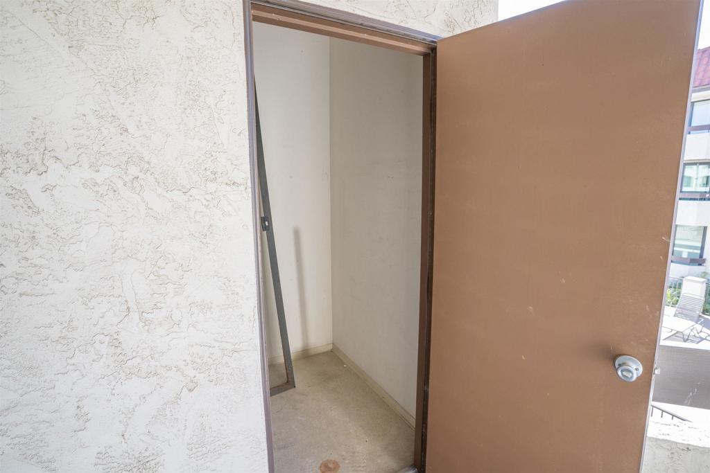 5845 Friars Road, Unit 1316 San Diego, CA 92110 - Photo 20 of 29 a view of a bathroom