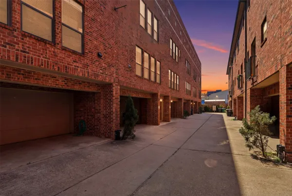 $295,000 | 2424 Navigation Boulevard, Unit D, Houston, TX 77003