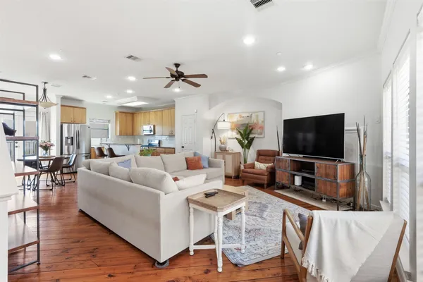 $295,000 | 2424 Navigation Boulevard, Unit D, Houston, TX 77003