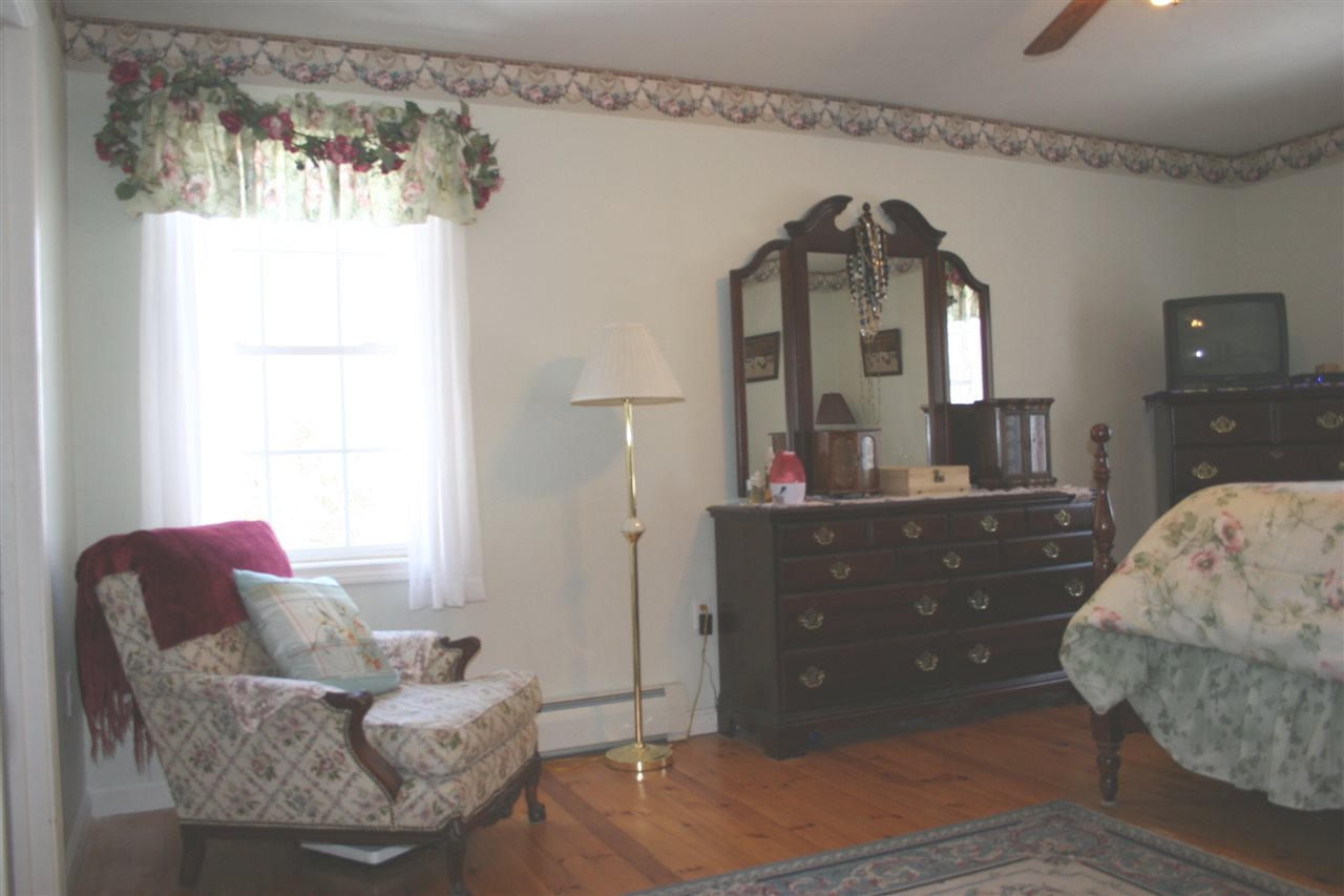 219 Mile Slip Road Milford, NH 03055 - Photo 12 of 32