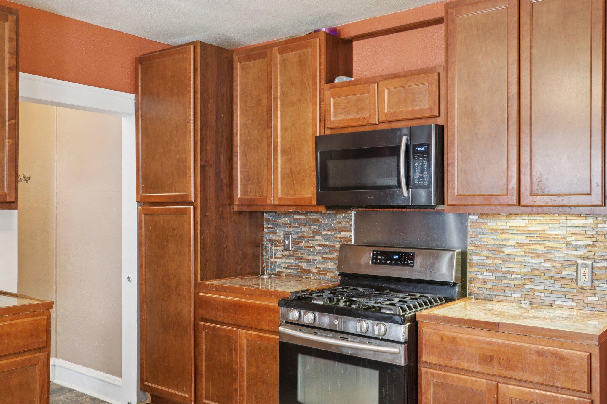 2503 North 48th Street Milwaukee, WI 53210 - Photo 12 of 37 17-web-or-mls-N 48th St-S2801-017