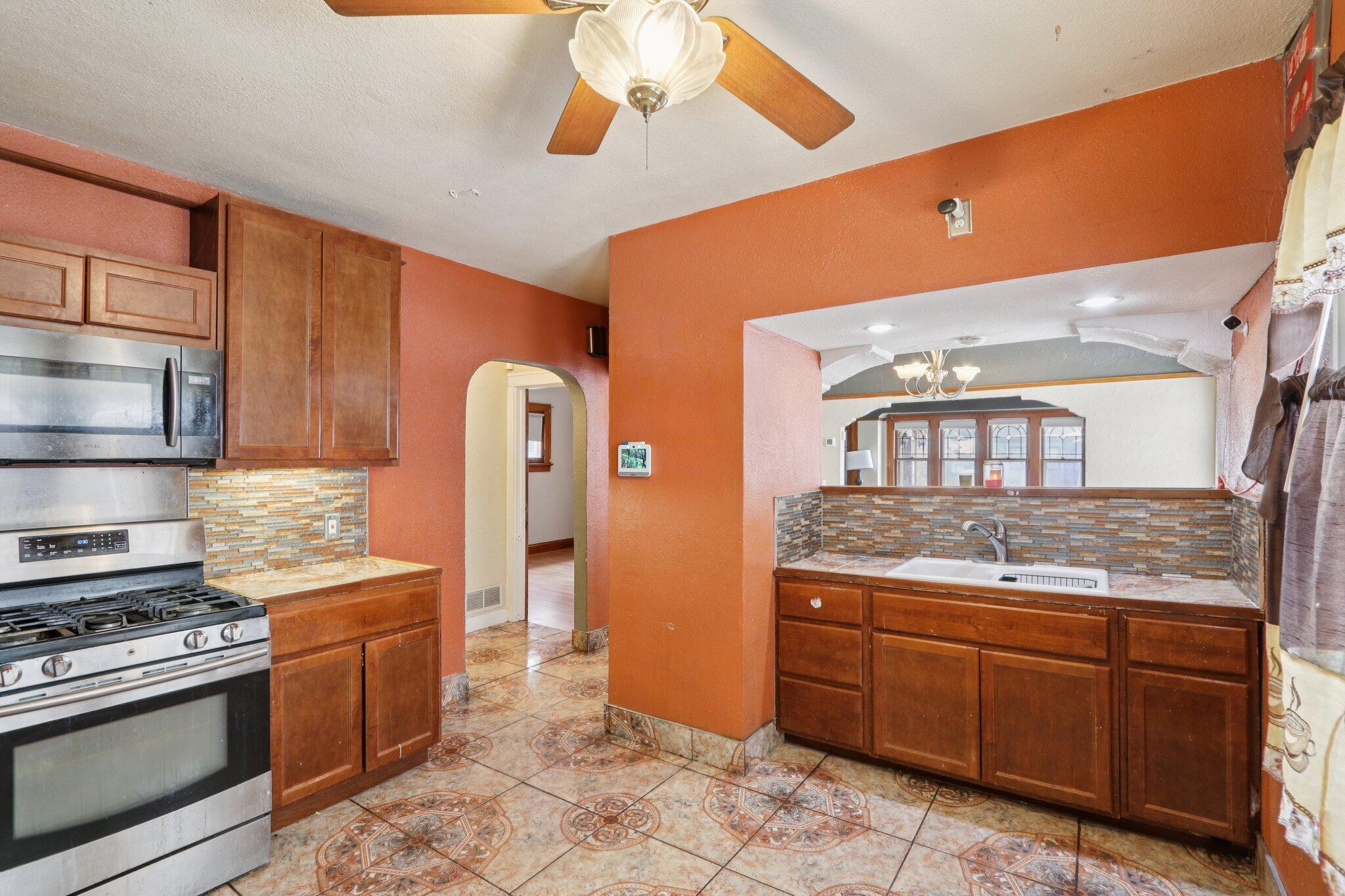 2503 North 48th Street Milwaukee, WI 53210 - Photo 13 of 37 18-web-or-mls-N 48th St-S2801-018