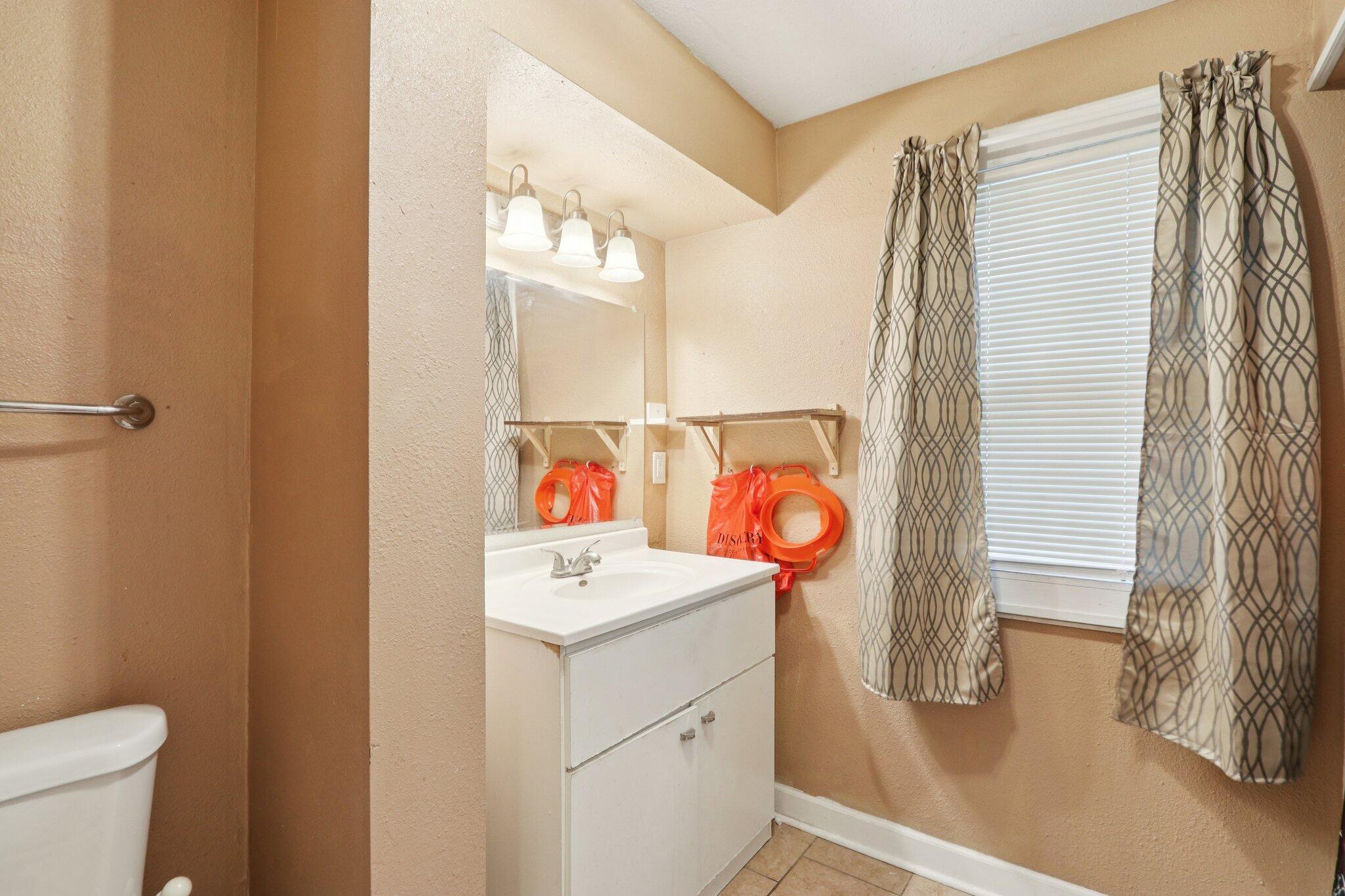 2503 North 48th Street Milwaukee, WI 53210 - Photo 19 of 37 24-web-or-mls-N 48th St-S2801-024