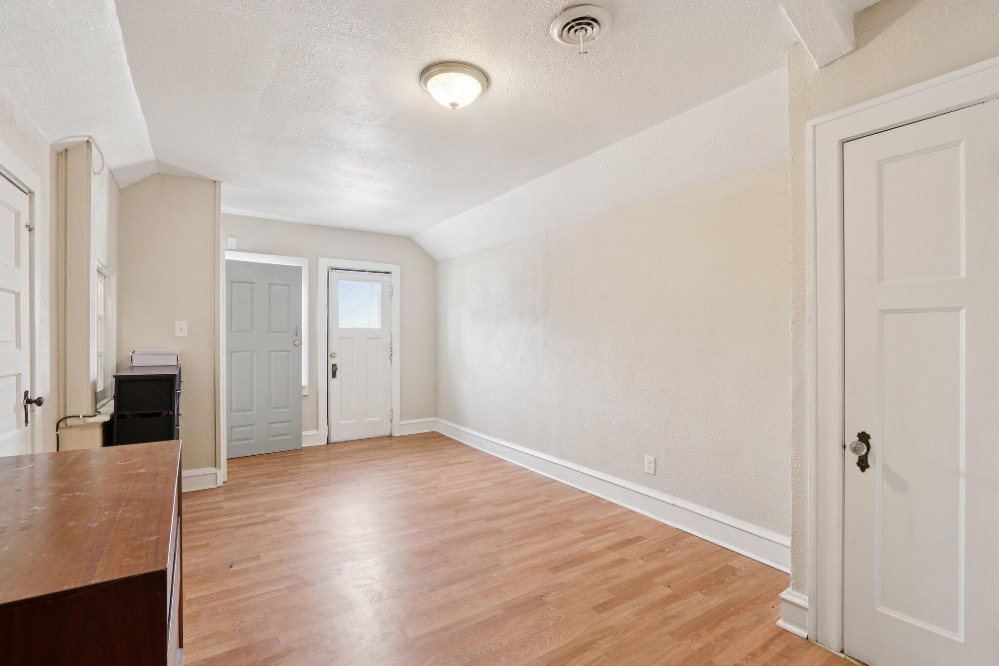 2503 North 48th Street Milwaukee, WI 53210 - Photo 27 of 37 31-web-or-mls-N 48th St-S2801-031