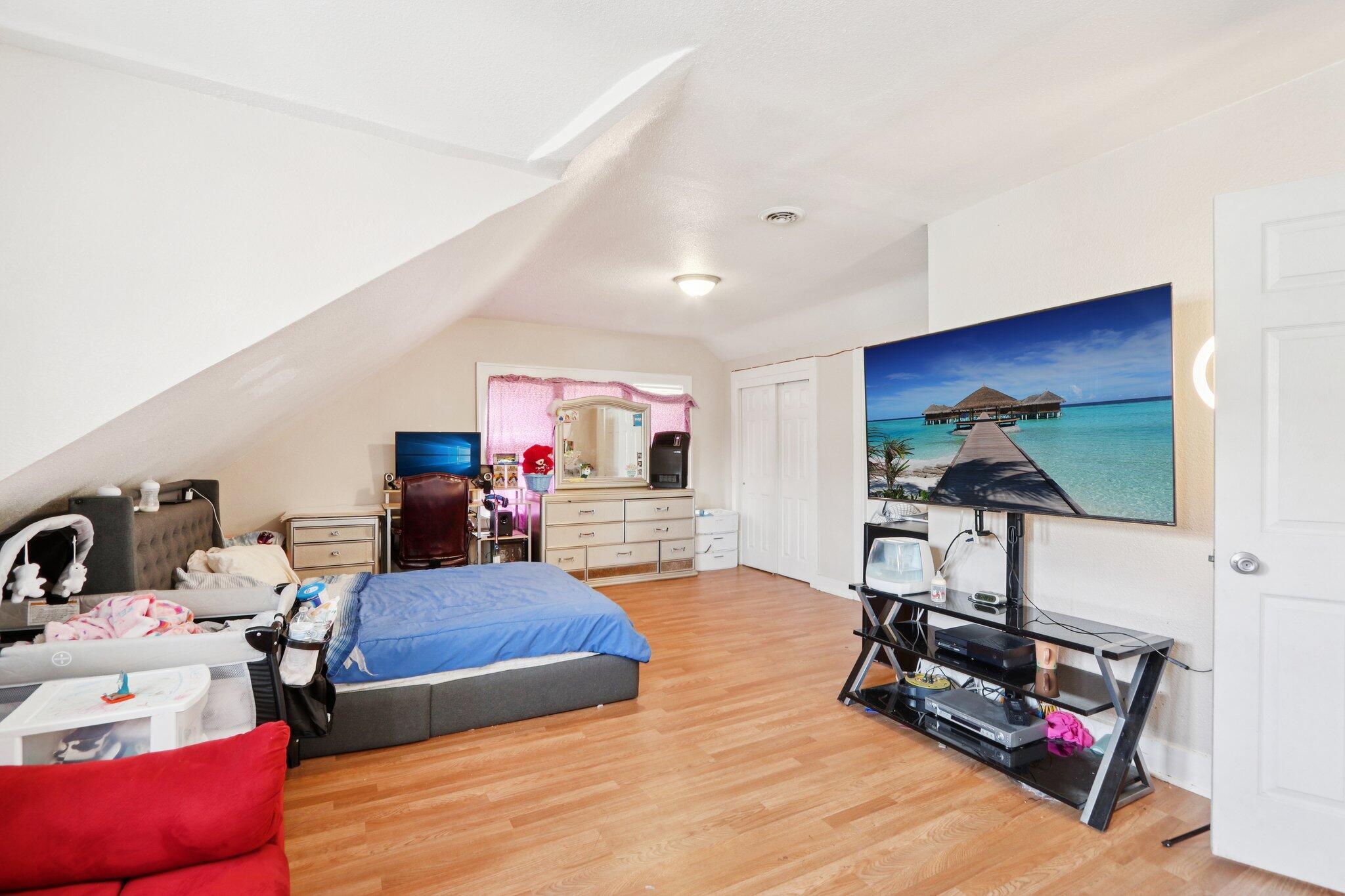 2503 North 48th Street Milwaukee, WI 53210 - Photo 29 of 37 33-web-or-mls-N 48th St-S2801-033