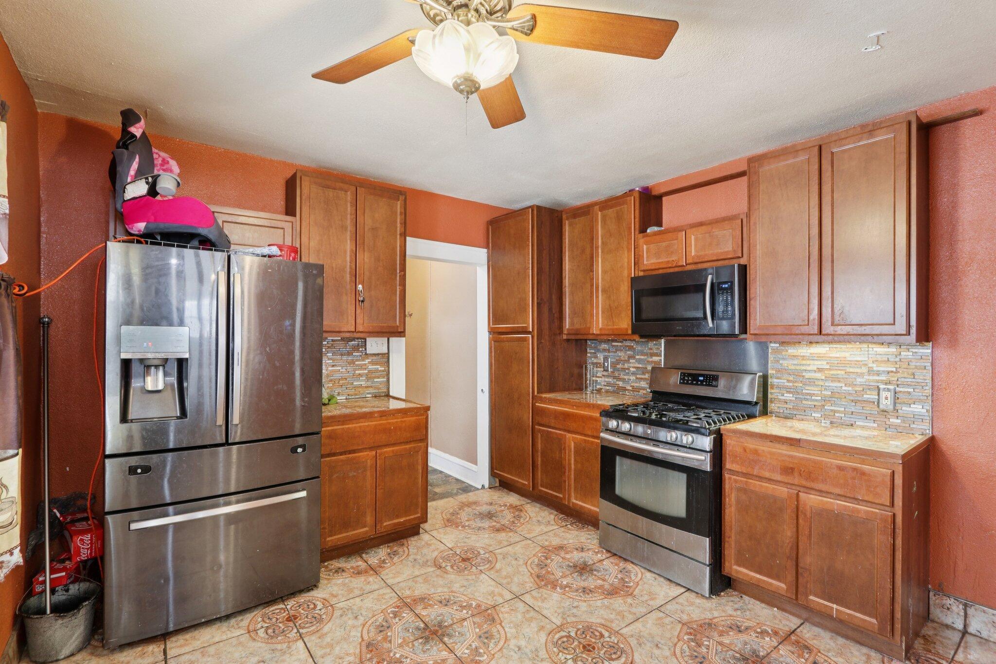 2503 North 48th Street Milwaukee, WI 53210 - Photo 10 of 37 16-web-or-mls-N 48th St-S2801-016