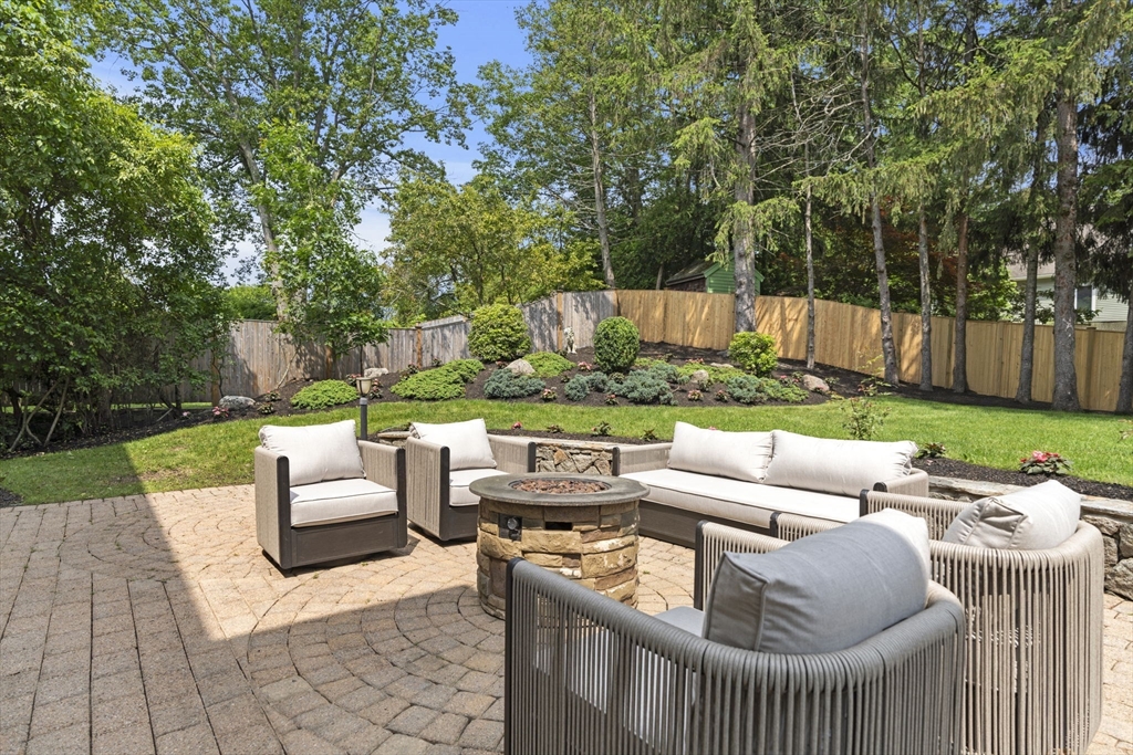 22 Scotney Road Newton, MA 02467 - Photo 5 of 42