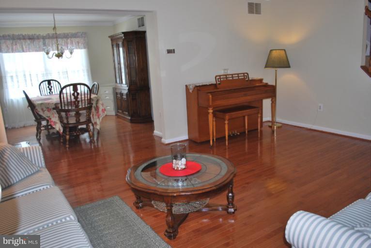 105 Idlewild Road Severna Park, MD 21146 - Photo 4 of 30 Living Room