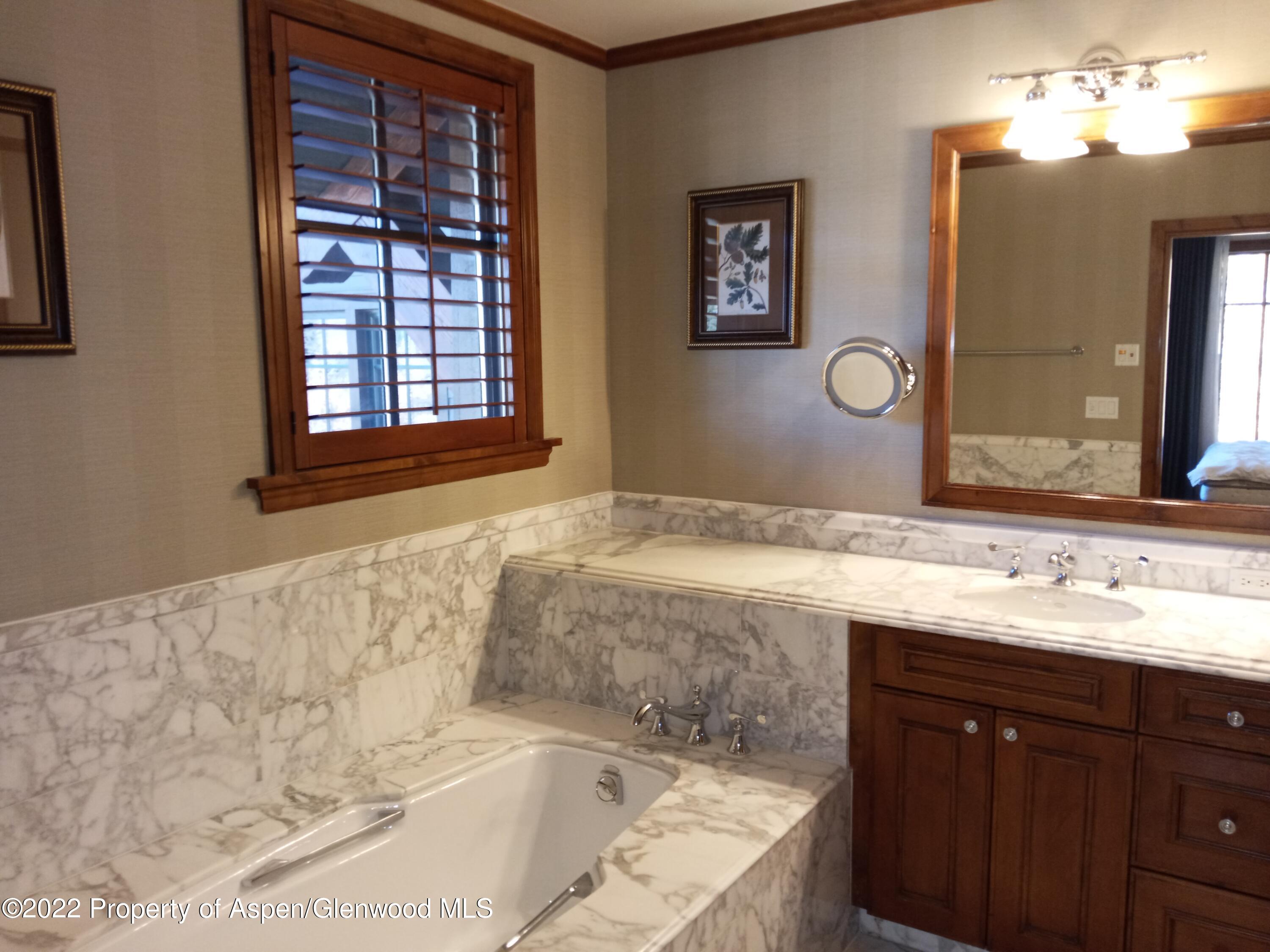 39 Boomerang Road, Unit 8216 WINTER INTEREST 2 Aspen, CO 81611 - Photo 12 of 27 20221021_134336