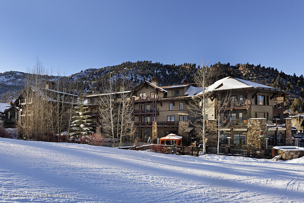 39 Boomerang Road, Unit 8216 WINTER INTEREST 2 Aspen, CO 81611 - Photo 16 of 27 RitzCarltonUnit8209_WEB011