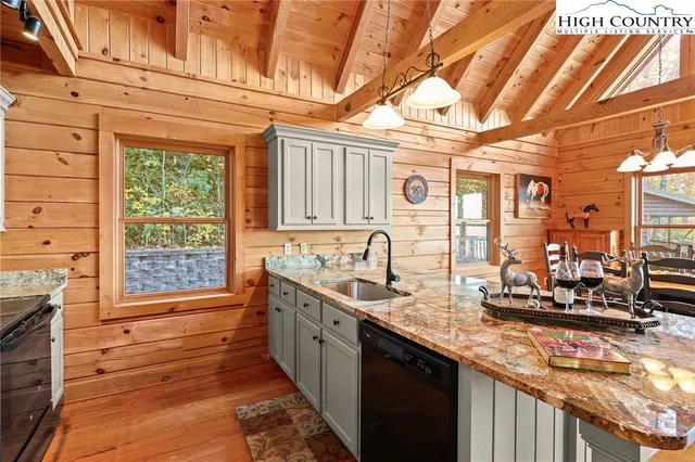 $875,000 | 305 Fox Cove Road, Ferguson, NC 28624