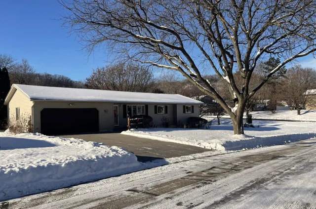 $309,850 | 3557 Skyline Drive, Red Wing, MN 55066