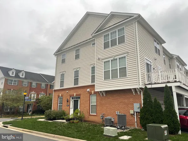 $3,350 | 43010 Paris Gap Square, Ashburn, VA 20148