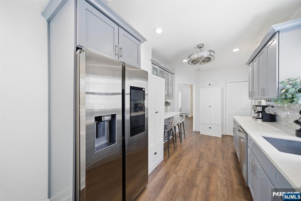 42 Spring Valley Avenue Hackensack, NJ 07601 - Photo 9 of 42