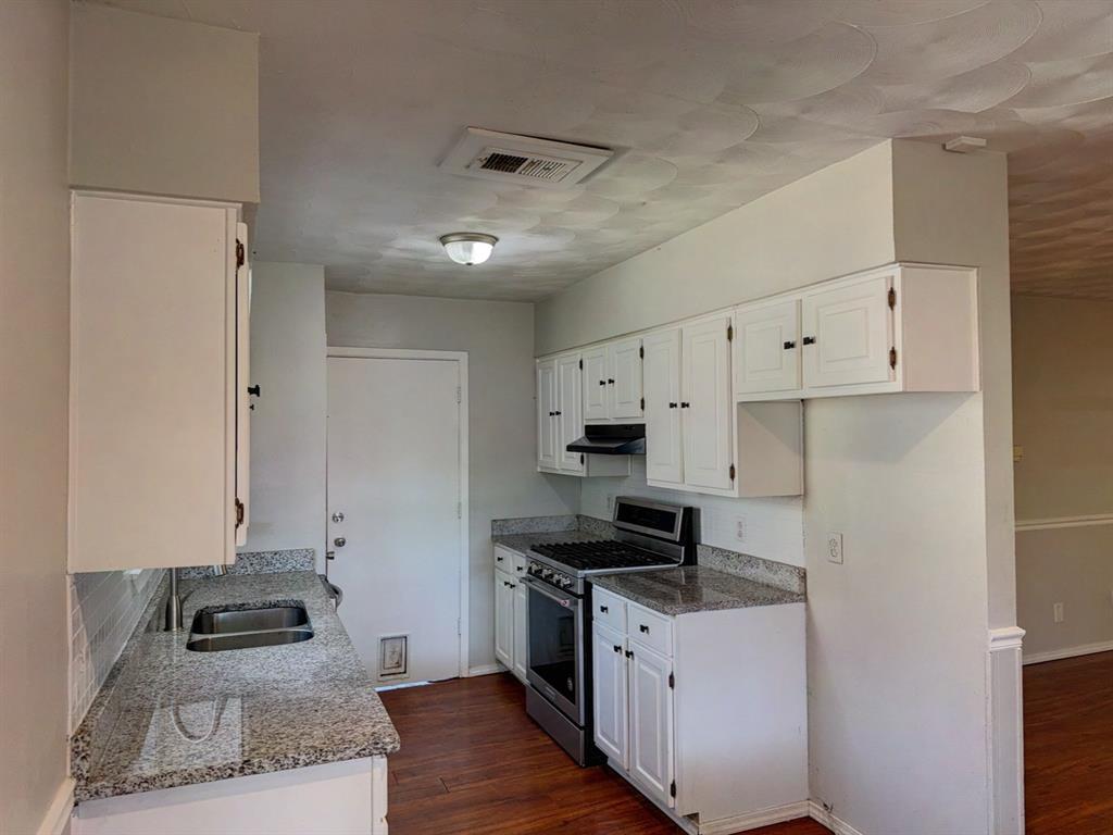 3621 Pleasant Run Road Irving, TX 75062 - Photo 5 of 18