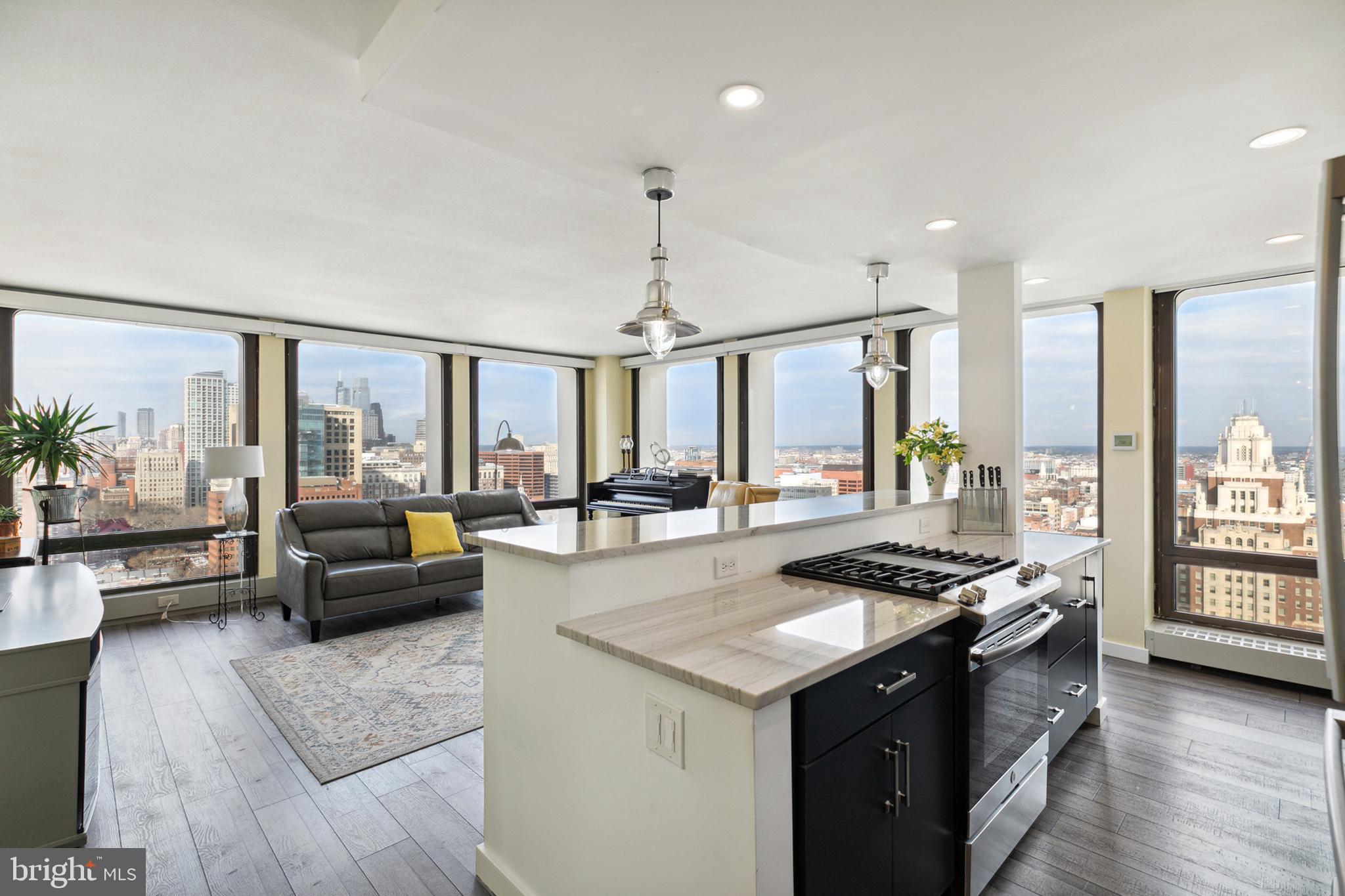 210 Locust Street, Unit 27G Philadelphia, PA 19106 - Photo 4 of 15