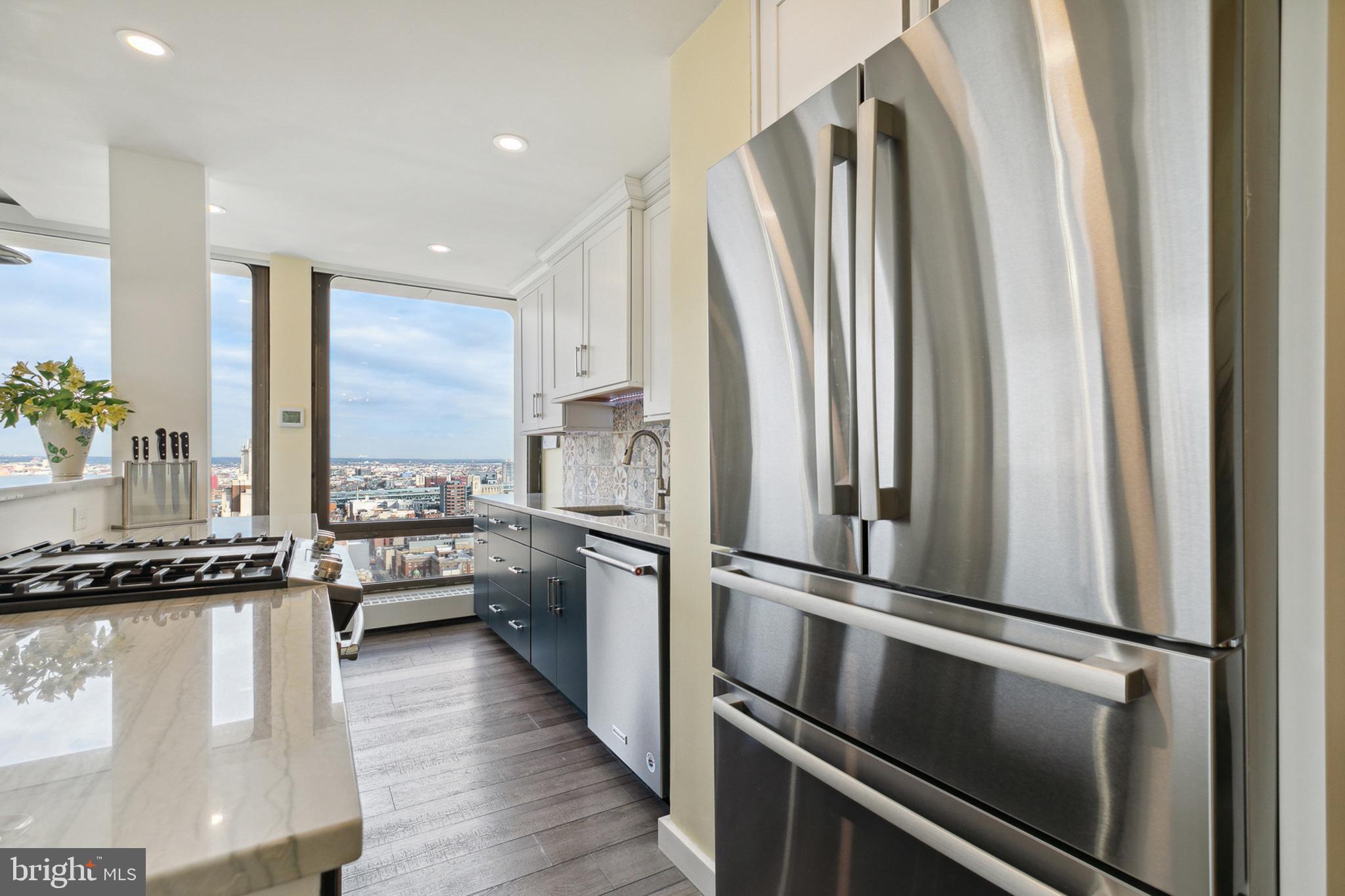 210 Locust Street, Unit 27G Philadelphia, PA 19106 - Photo 5 of 15