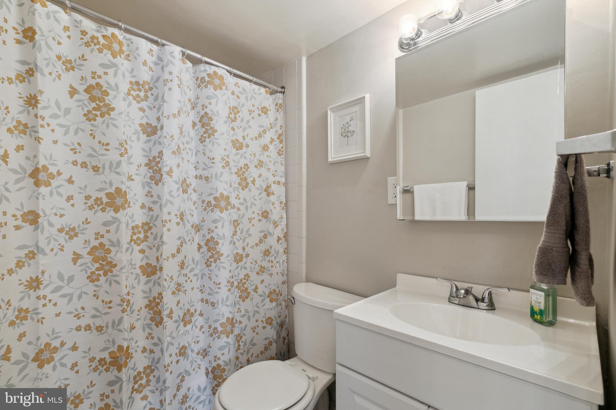 210 Locust Street, Unit 27G Philadelphia, PA 19106 - Photo 8 of 15