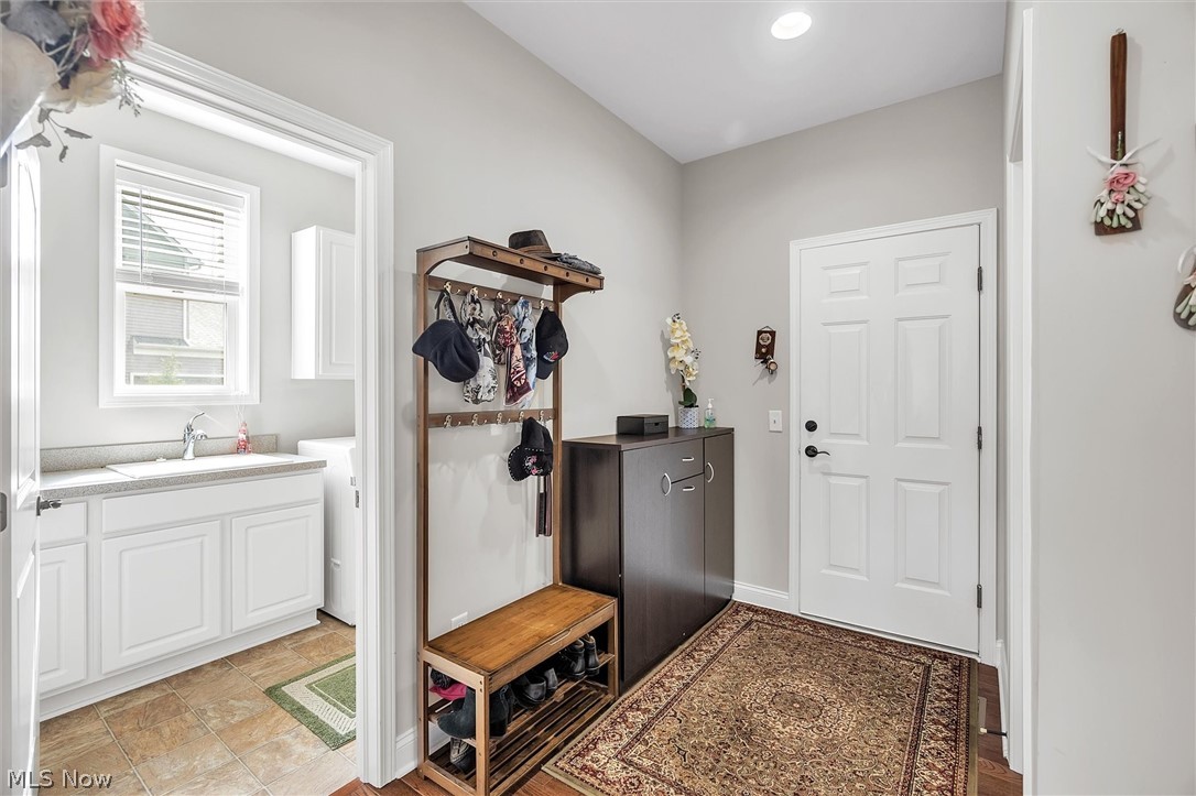 7520 Mystic Ridge Road Chagrin Falls, OH 44023 - Photo 15 of 35 BACK HALL/ MUDROOM