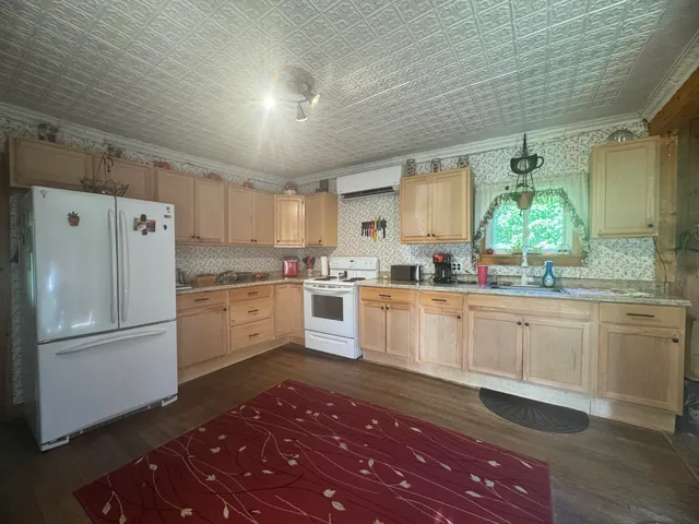 $125,000 | 121 Main Road, Abbot, ME 04406