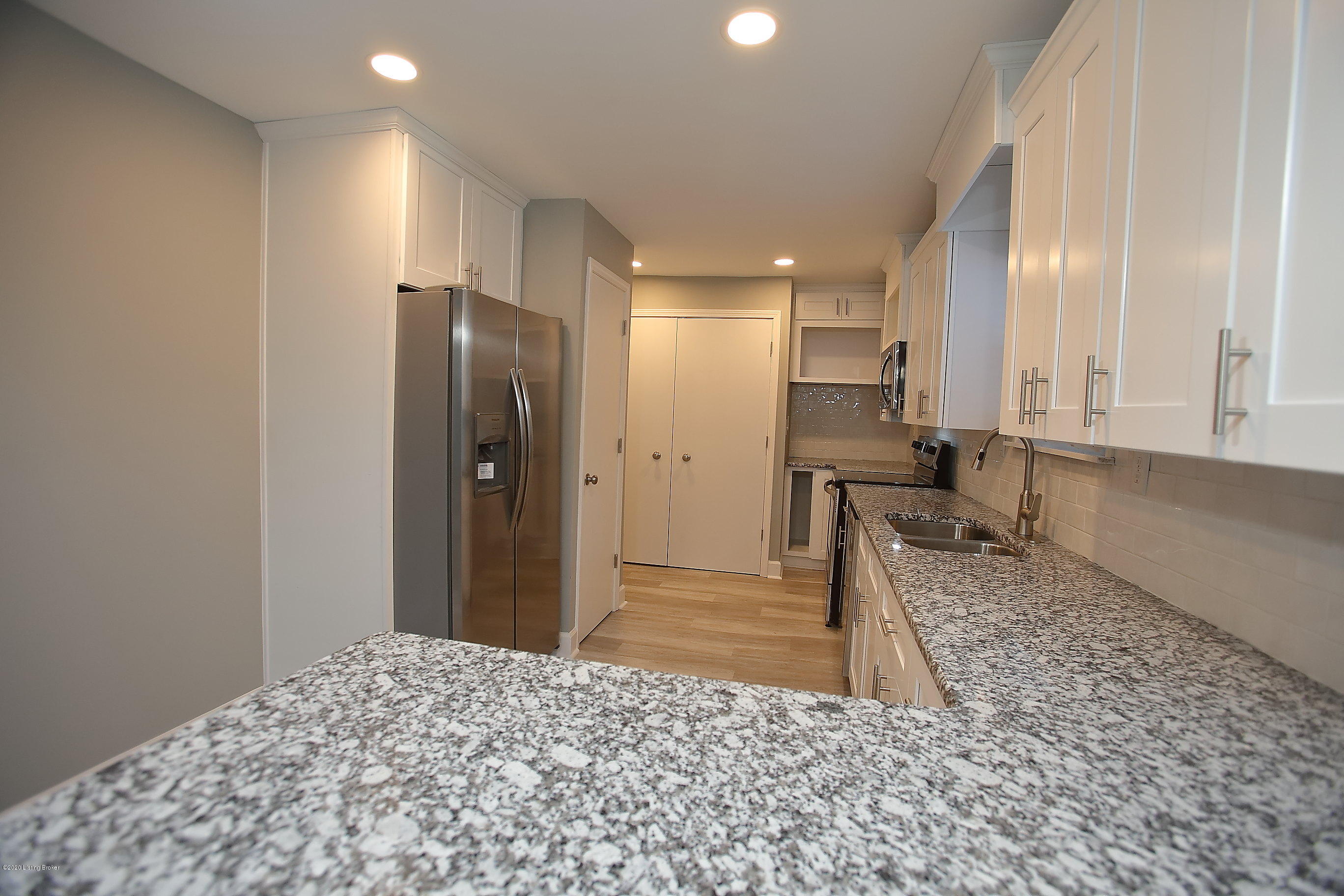 4717 Dohn Road Louisville, KY 40216 - Photo 12 of 48 Kitchen