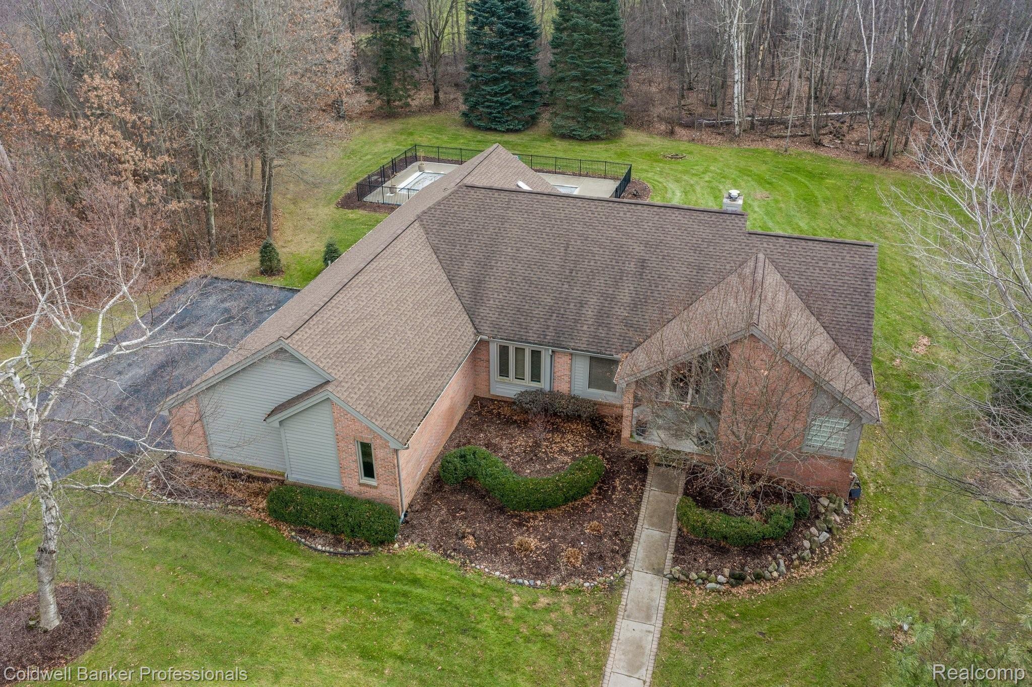 5365 Ridge Trail North Clarkston, MI 48348 - Photo 8 of 55 New landscaping in 2021!