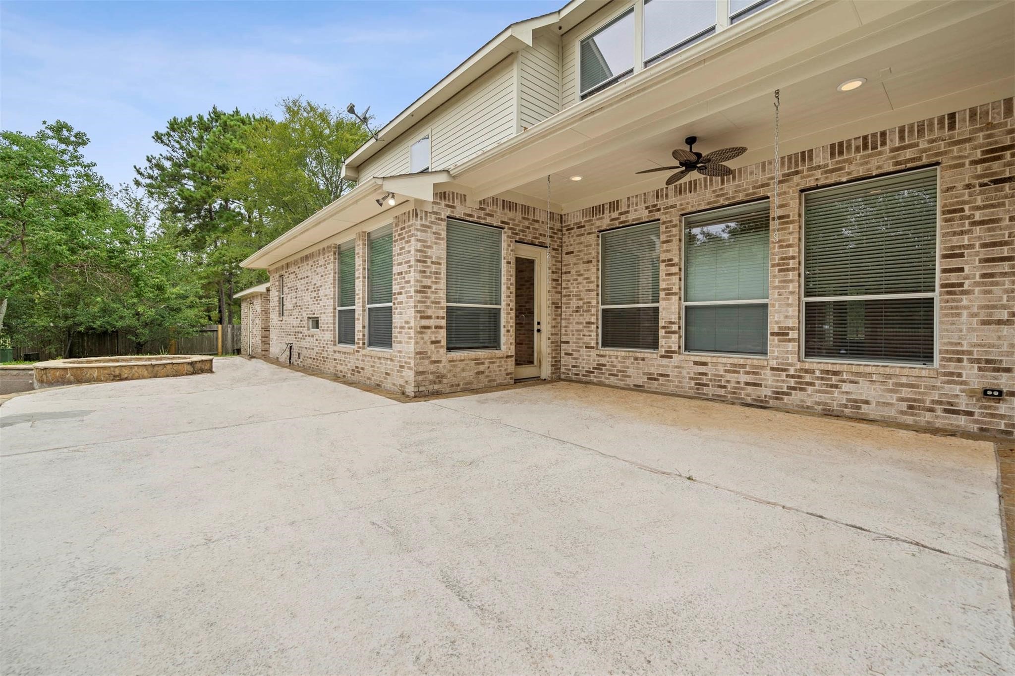 3 Etude Court Spring, TX 77382 - Photo 41 of 45 front view of a house with a wooden fence