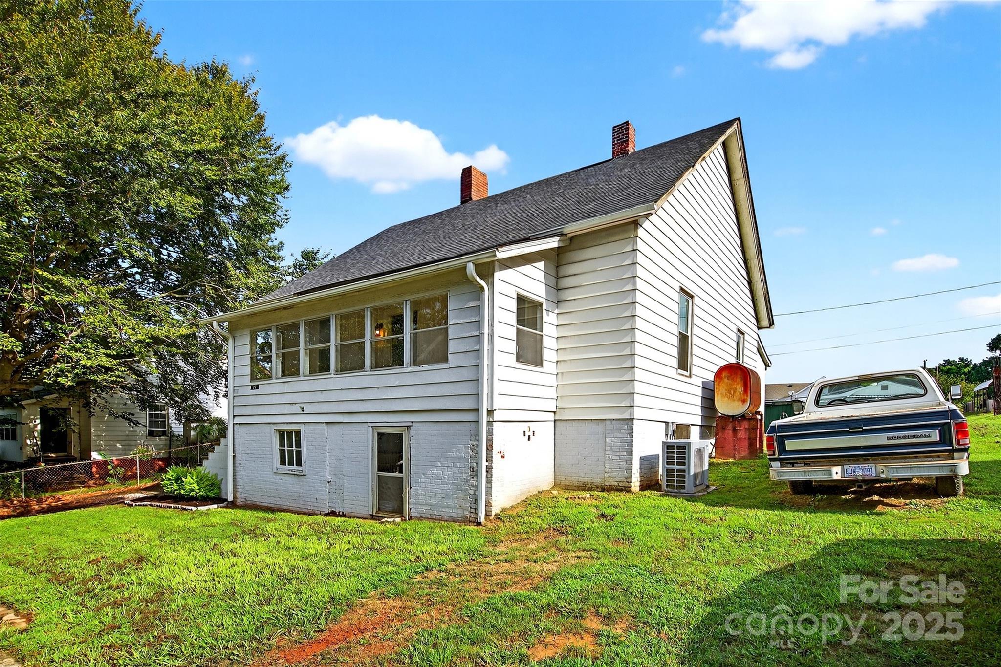 87 2nd Street Marion, NC 28752 - Photo 30 of 31 a front view of a house with a yard